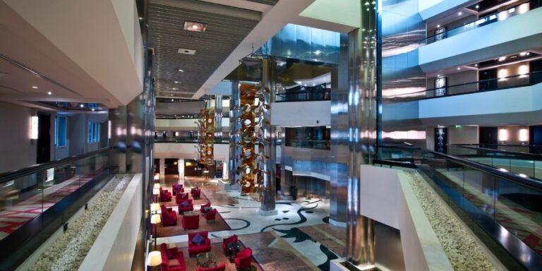 crowne plaza dubai 6467133406 2x1 1 768x384